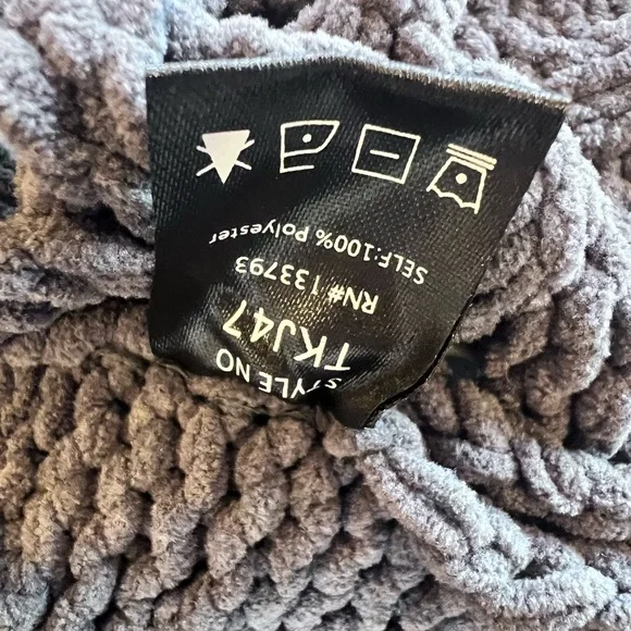 POL Chunky Open Weave Sweater
Gray Tone Zipper Fun Detail Sz Small Leather Tag - Picture 8 of 10